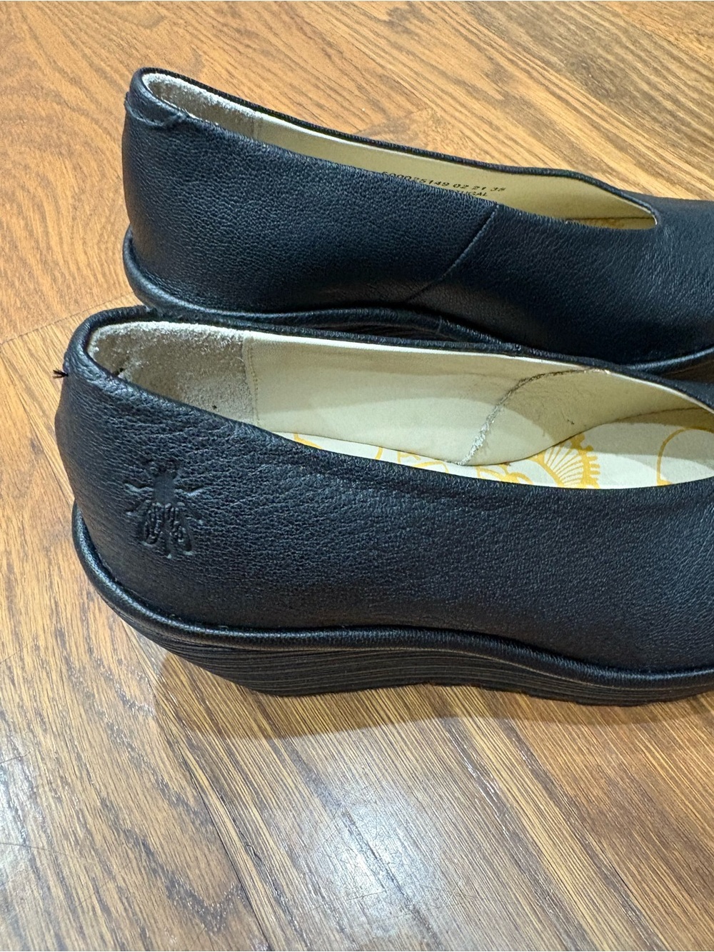FLY London Black Leather Slip-On Flats Platform 35/5 - Picture 3 of 10